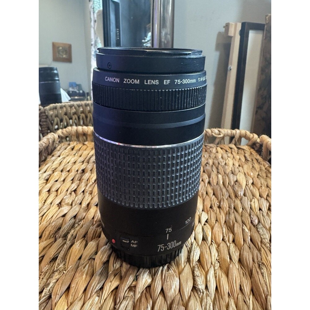 Canon Zoom Lens EF 75-300mm 1:4-5.6 III Lens - Plus Lens Case. Read Description